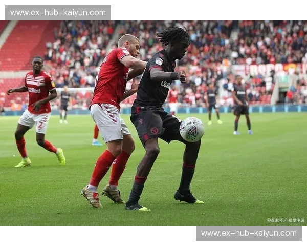 绿茵场上的两支铁军：伯恩利与西布朗的恩怨情仇与战术博弈